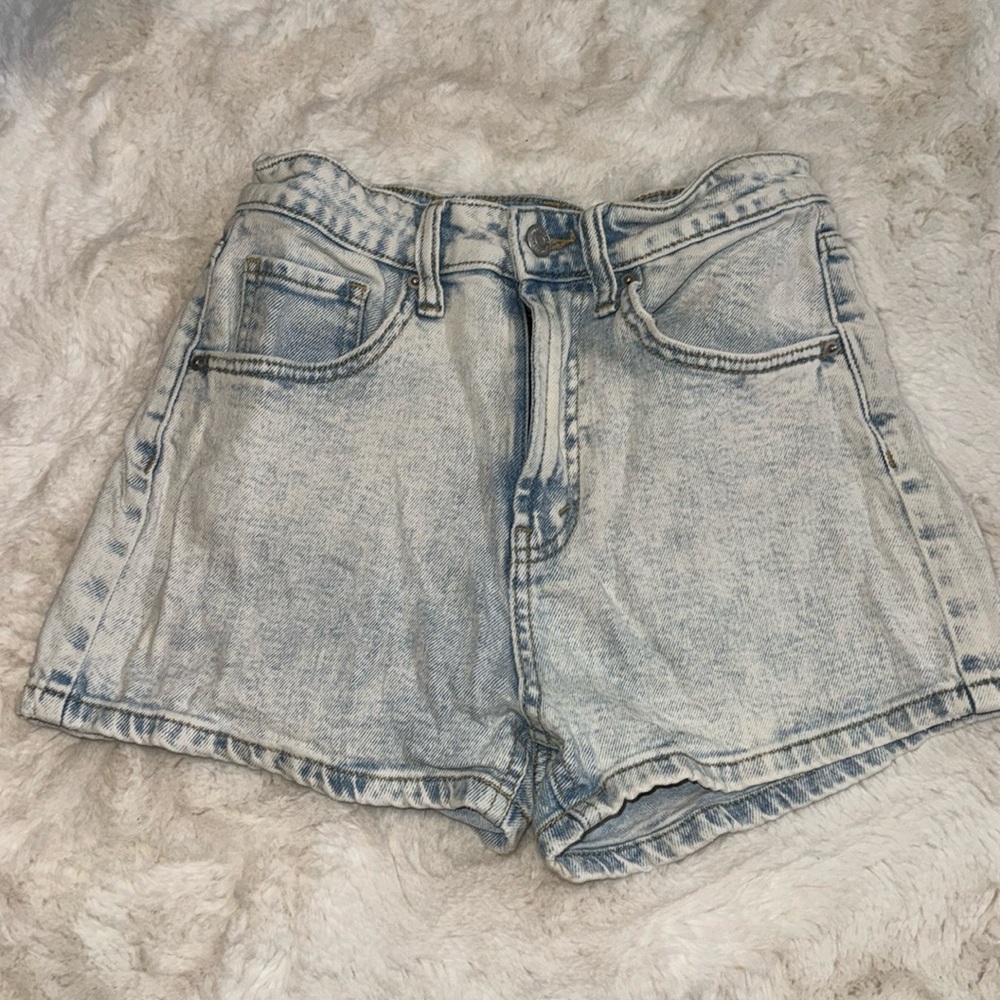 light wash jean shorts